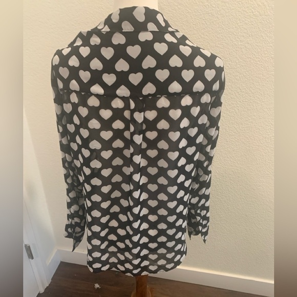 Express black and white heart blouse - Picture 2 of 7